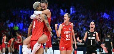 Türkiyənin qadın voleybolçuları ilk dəfə dünya çempionatının finalına yüksəlib