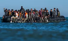 Böyük Britaniyada bir gündə 1000 miqrant Kanaldan keçir
