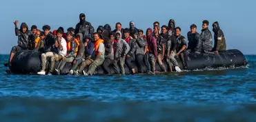 Böyük Britaniyada bir gündə 1000 miqrant Kanaldan keçir