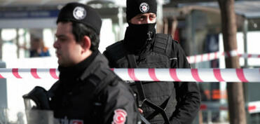 İzmirdə polis bölməsinə silahlı hücum olub, iki polis ölüb, bir polis yaralanıb