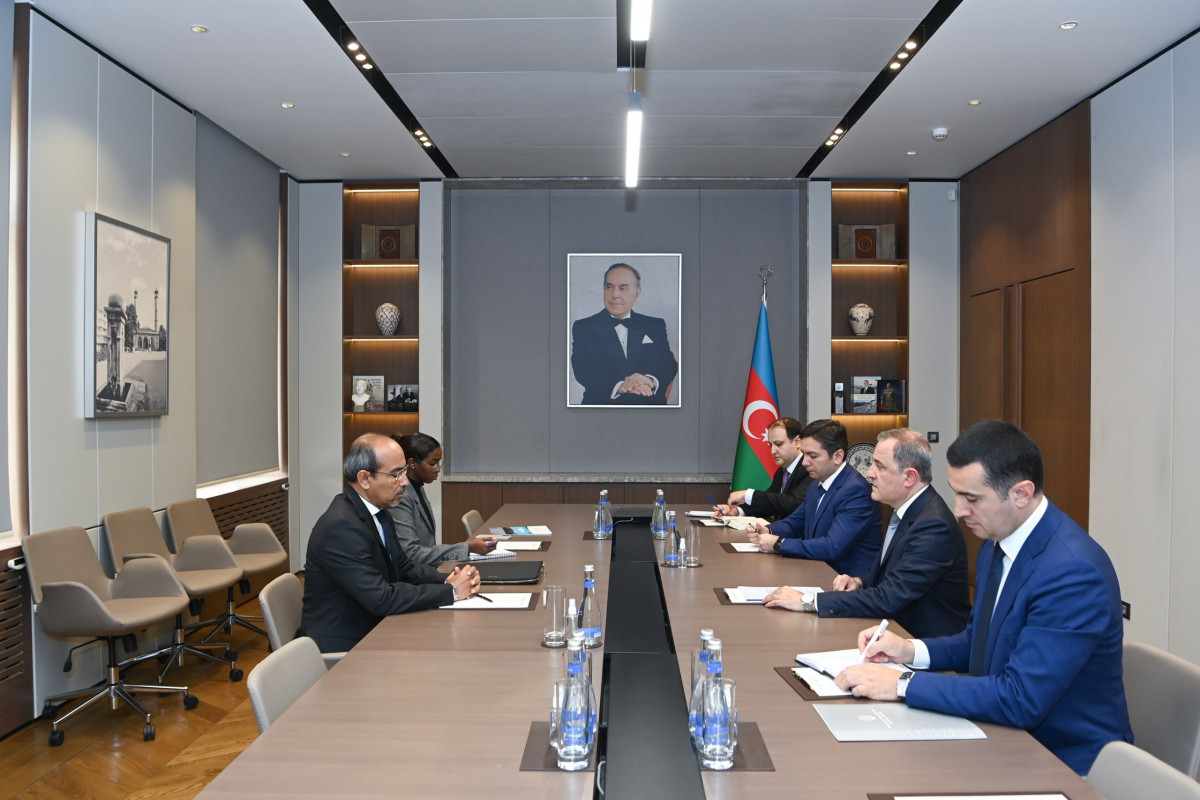 Ceyhun Bayramov Cibuti XİN-in baş katibini qəbul edib, siyasi məsləhətləşmələr keçirilib