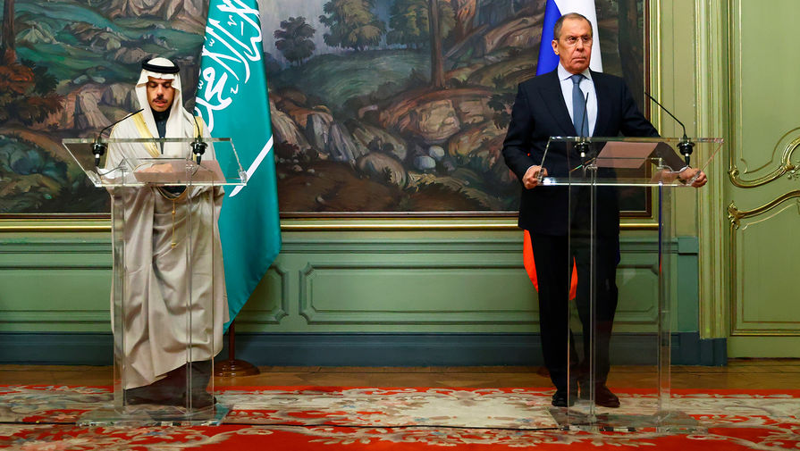 Lavrov Səudiyyə Ərəbistanı XİN rəhbəri ilə telefon danışığı aparıb