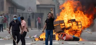 Nepal prezidenti etirazlar fonunda iqamətgahdan vertolyotla təxliyə edilib