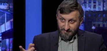 "Tramp Si, Kim və ya Putin kimi mütləq hakimiyyət istəyir"