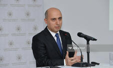 Nazir: Məktəblərdə rus bölmələrinin sayının sıfıra endirilməsi müzakirə olunmayıb