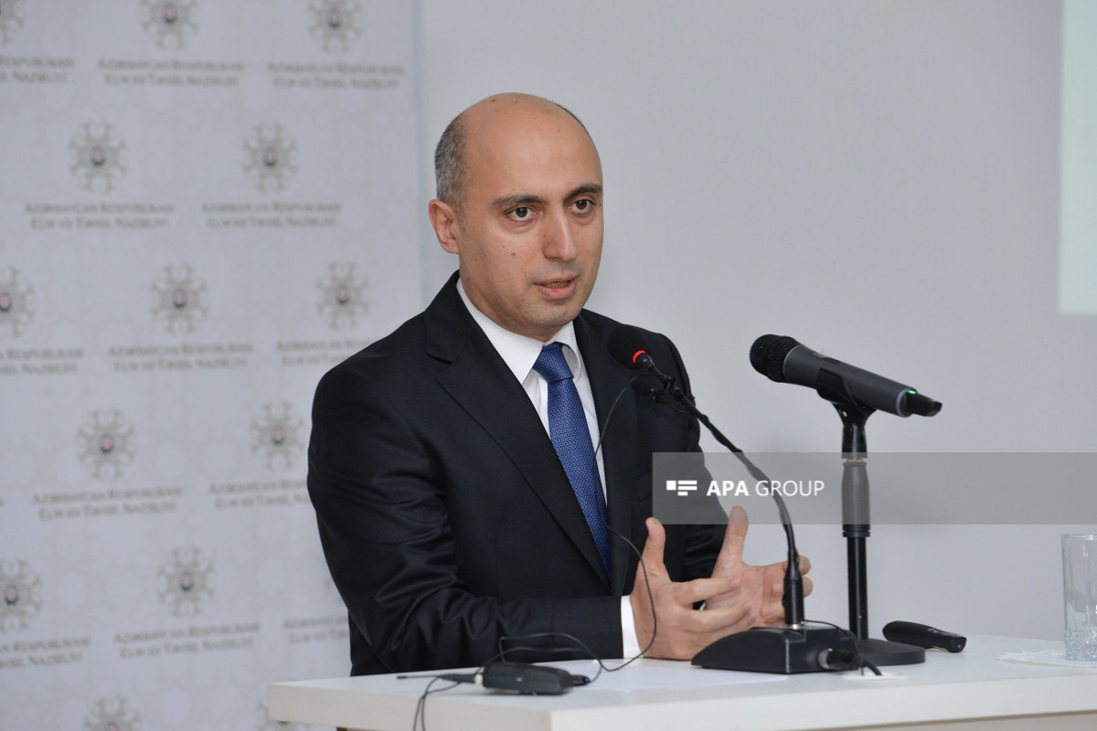 Nazir: Məktəblərdə rus bölmələrinin sayının sıfıra endirilməsi müzakirə olunmayıb