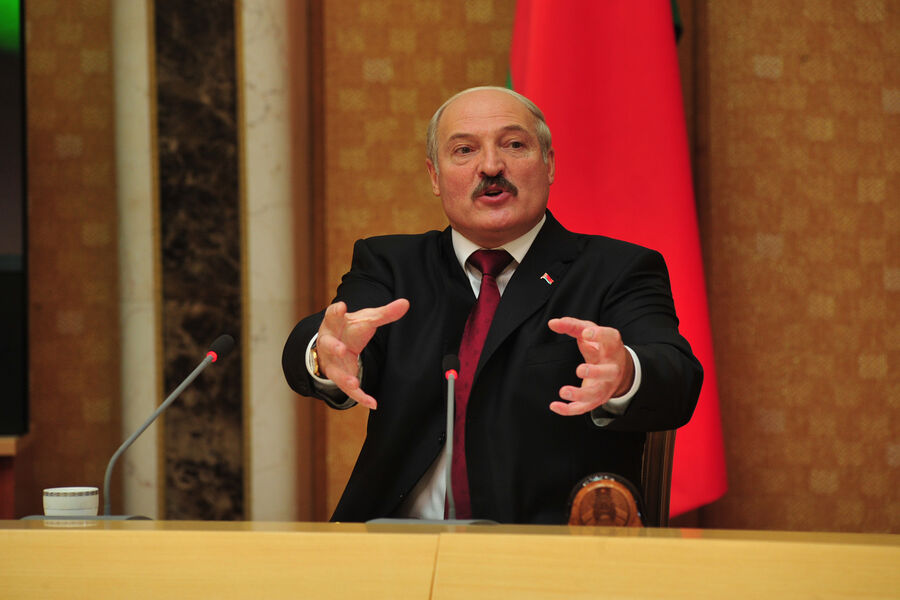Belarus 52 məhbusu azad edib