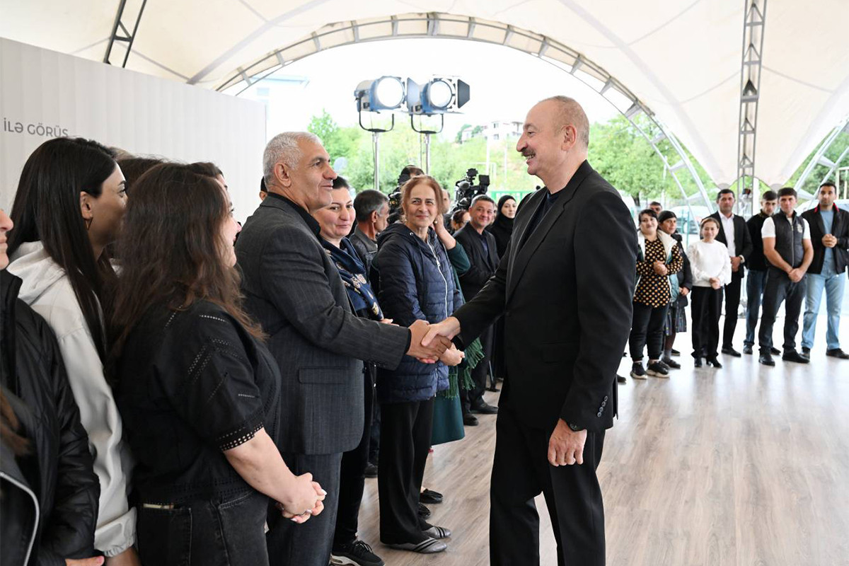 Prezident Qırmızı Bazar, Hadrut qəsəbələrinin və Sos kəndinin sakinləri ilə görüşüb - YENİLƏNİB
