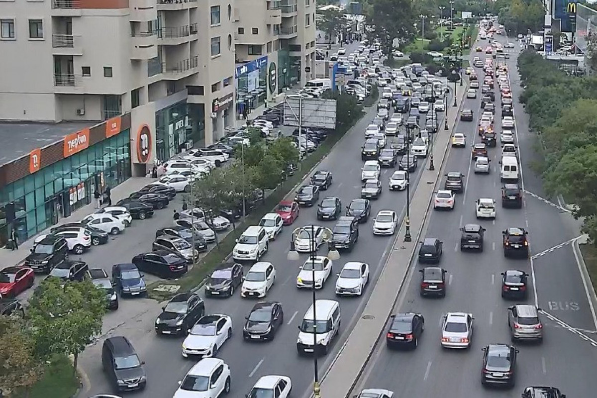 Bakıda sıxlıq olan yollar - SİYAHI