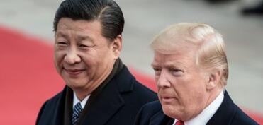 Si Cinpin və Trump telefon danışığı aparır