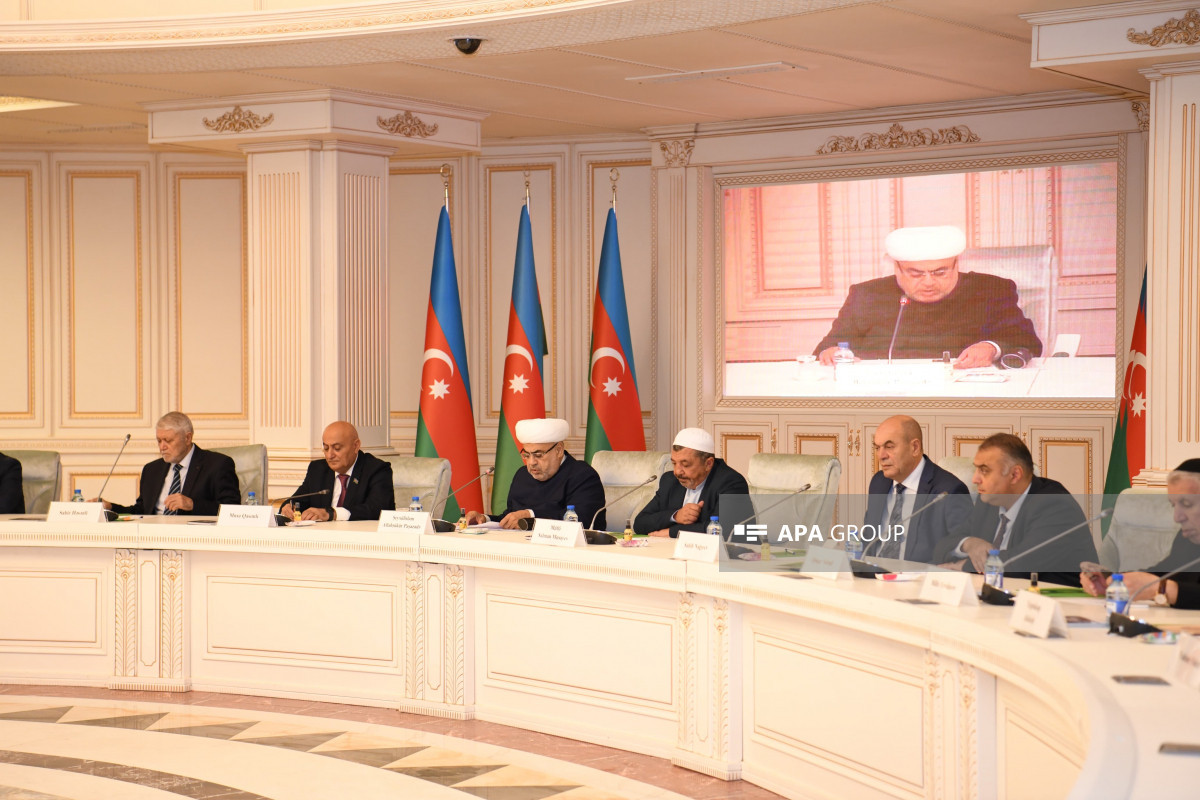 Allahşükür Paşazadə: Müxtəlif dinlərə mənsub şəhidlərin dəfnində fərq qoymadan iştirak etdik