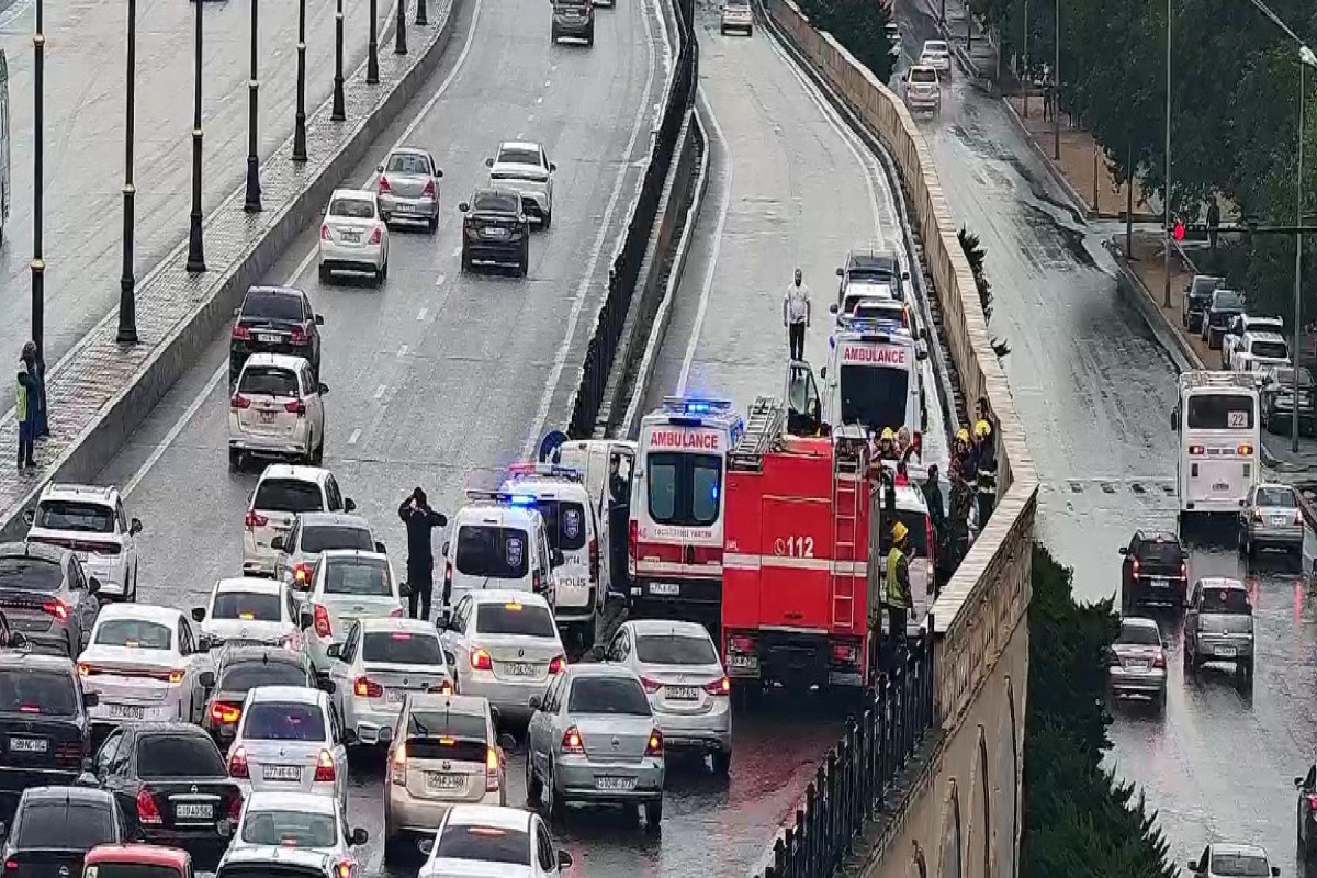 Babək prospektində qəza olub, sıxlıq var