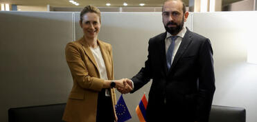Mirzoyan Kallasla görüşüb