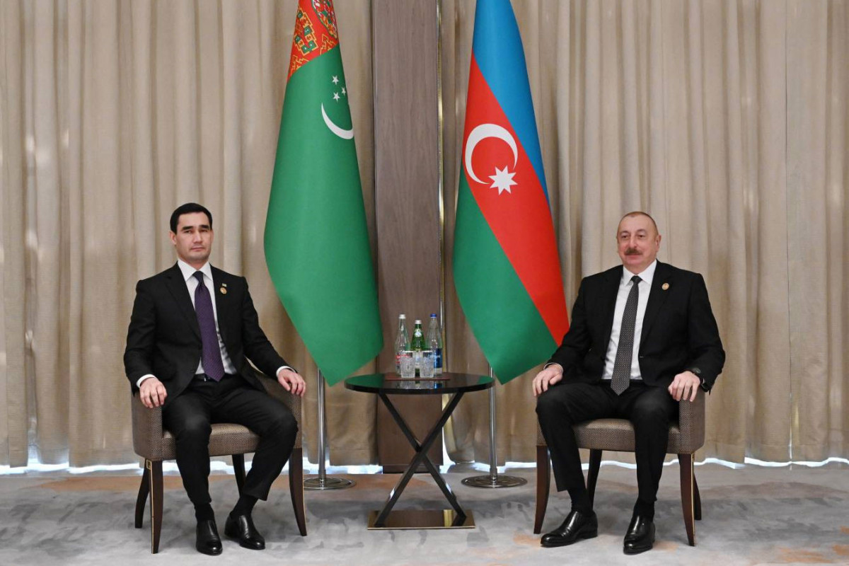 Dövlət başçısı Türkmənistanın Prezidentini təbrik edib