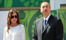 Prezident İlham Əliyev və Mehriban Əliyeva Gəncədə MDB Oyunlarının açılışında şəhid övladları ilə görüşüb