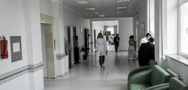 Milli Məclisdə özəl xəstəxanalarda tibbi sığorta ilə bağlı problemlər açıqlanıb
