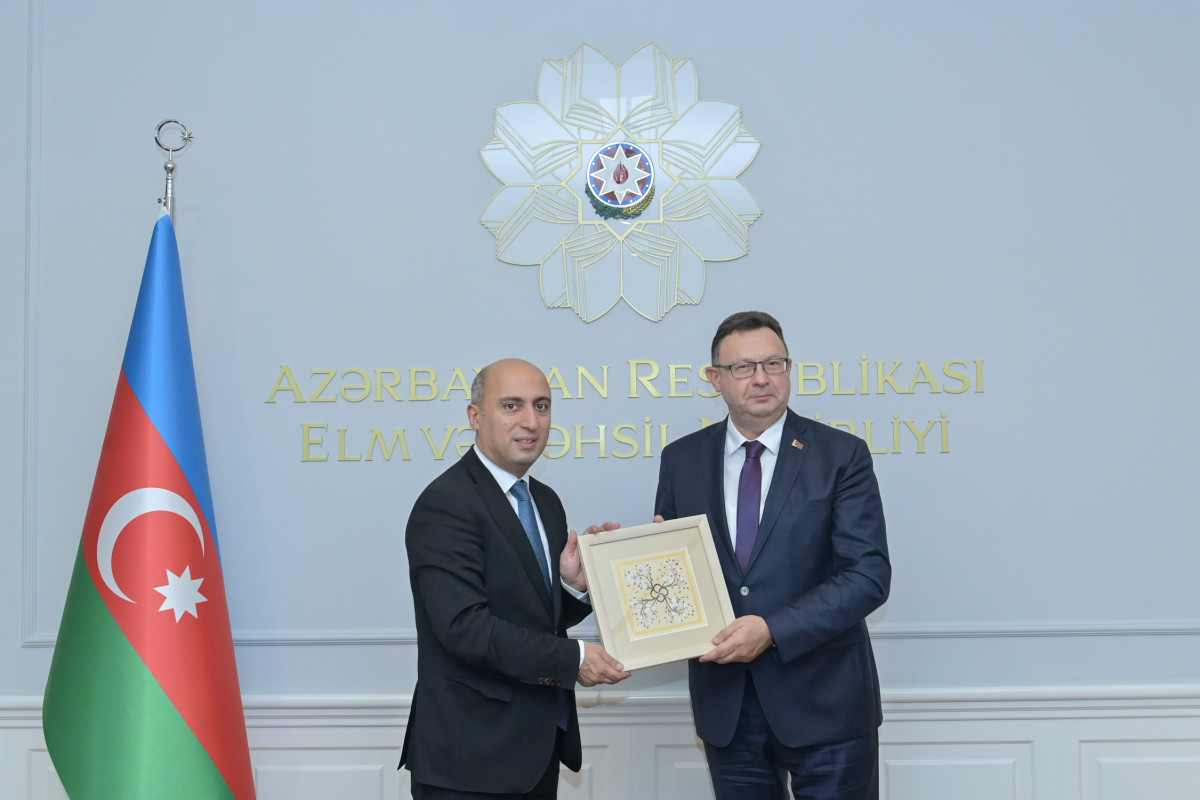 Elm və təhsil naziri Belarus səfiri ilə görüşüb
