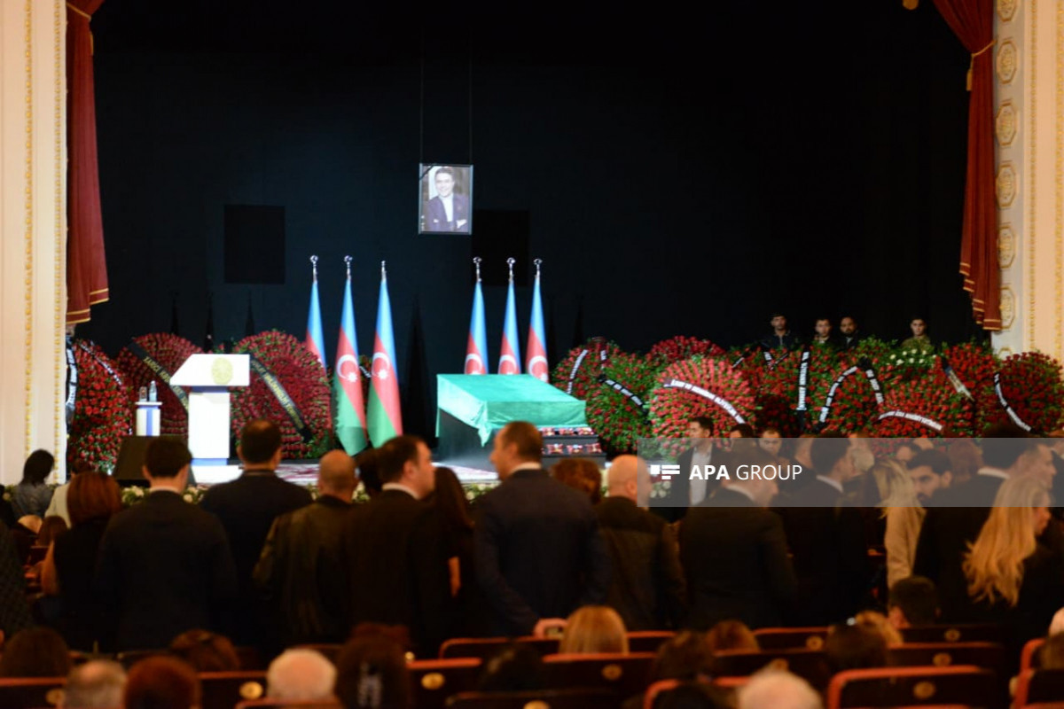 Prezident və Birinci vitse-prezident Cabir İmanovun vida mərasiminə əklil göndərib  - FOTO