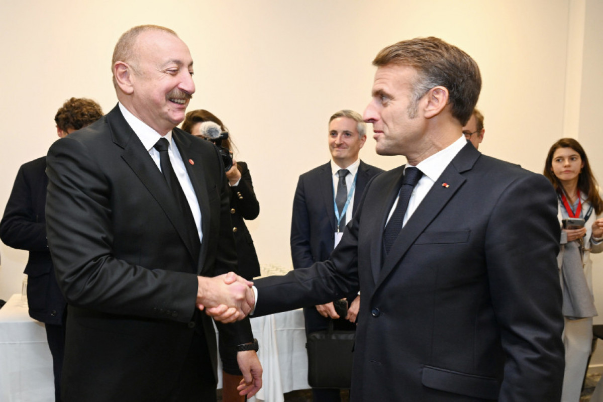 Prezident İlham Əliyev Kopenhagendə Emmanuel Makronla görüşüb - YENİLƏNİB