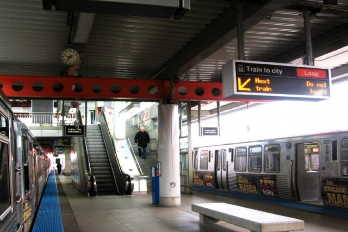 Ağ Ev Çikaqo metrosu üçün ayrılan 2,1 milyard dolları dondurub