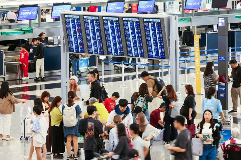 Honkonq beynəlxalq hava limanı tayfun səbəbindən 100-dən çox reysi ləğv edib