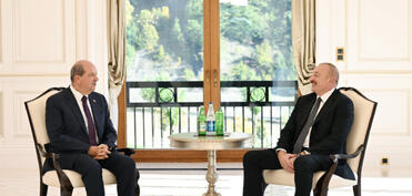 Prezident İlham Əliyev Qəbələdə Ersin Tatarla görüşüb