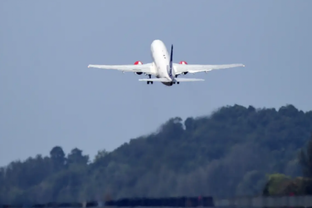 Oslo hava limanı dronlar səbəbindən enişləri müvəqqəti dayandırıb