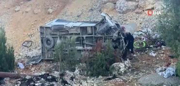 Türkiyədə işçiləri daşıyan avtobus dərəyə yuvarlanıb, 5 nəfər ölüb, 14 nəfər yaralanıb - FOTO