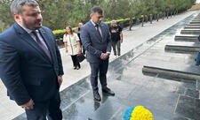 Ukrayna Ombudsmanı Şəhidlər xiyabanını ziyarət edib