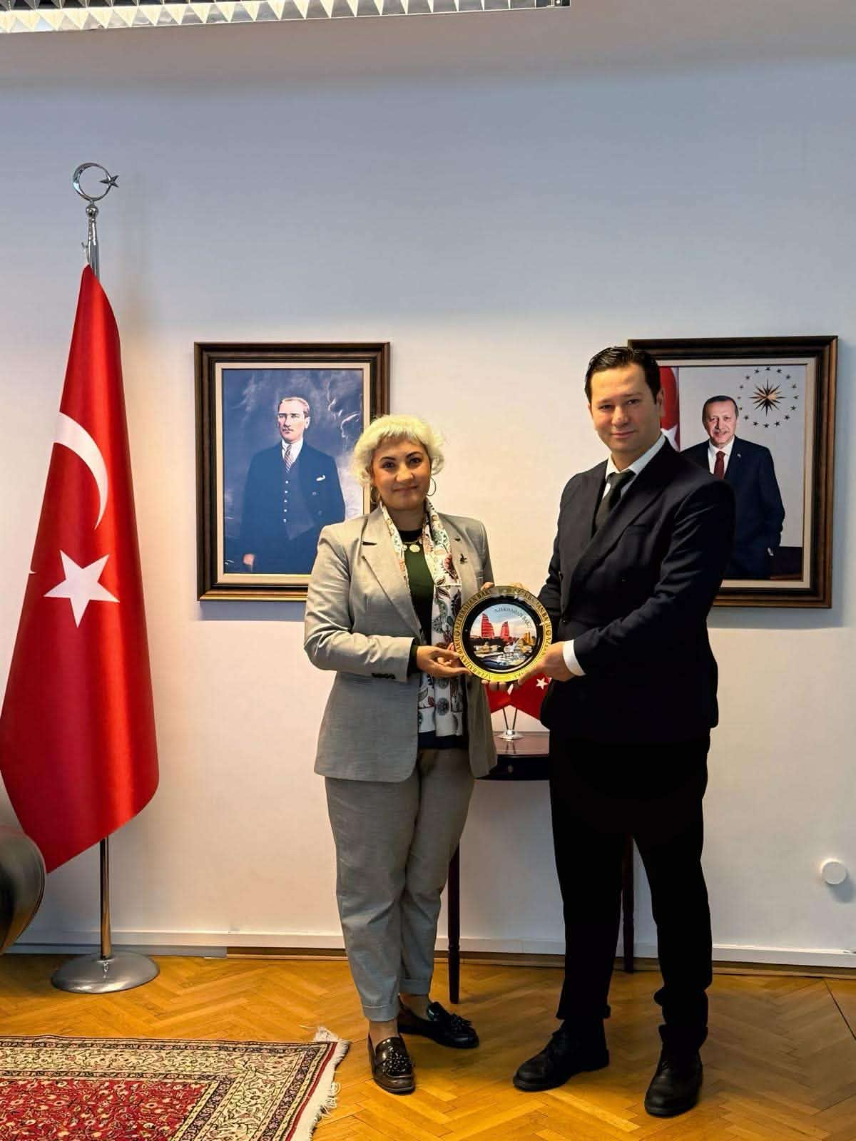 Diaspor təşkilat rəhbəri Türkiyənin Salzburg şəhəri Baş konsulu ilə görüşüb