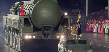 Şimali Koreya hərbi paradda qitələrarası ballistik raketini nümayiş etdirib