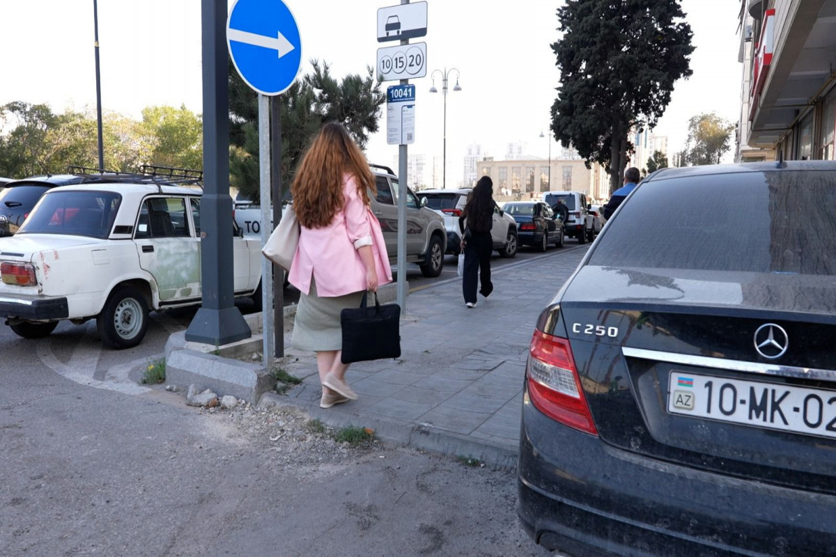 Polis səkilərdə avtomobillərin parklanması ilə bağlı çağırış edib