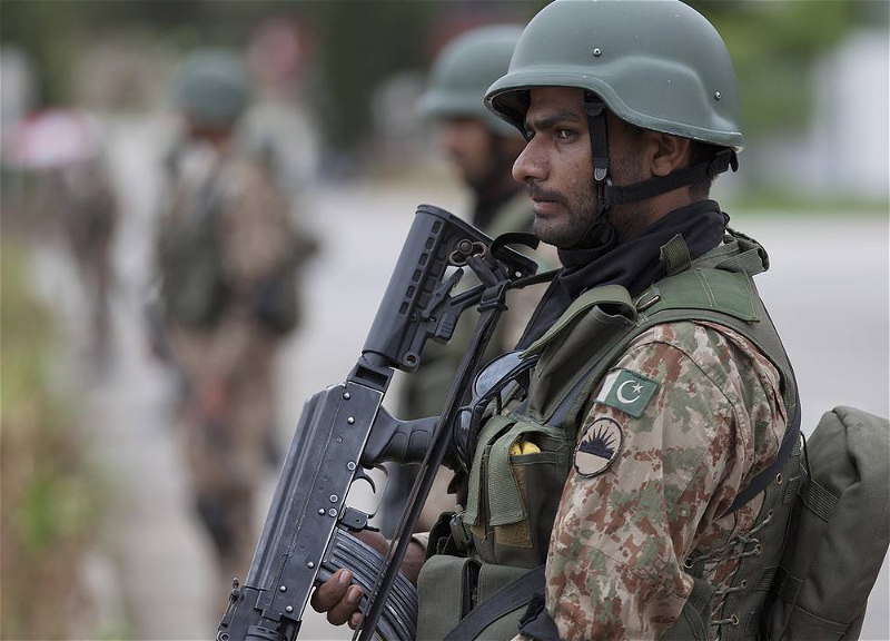 Reuters: Pakistan Əfqanıstanla sərhəddə qoşunlarını yüksək hazırlıq vəziyyətinə gətirir