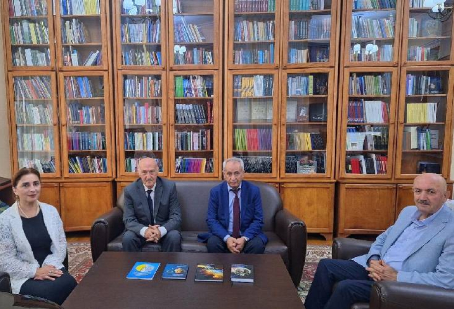 Energetik-alim Tahir Cəfərov kitablarını Prezident Kitabxanasına hədiyyə edib