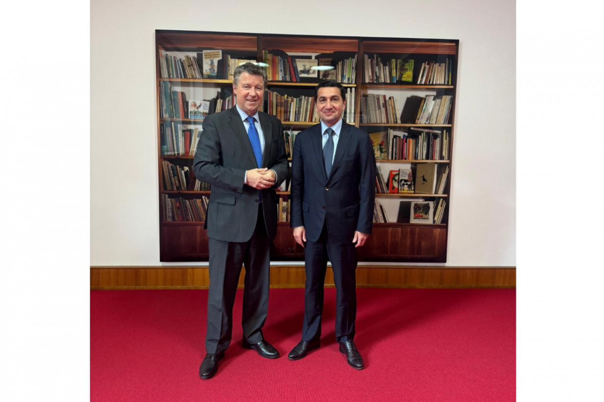 Hikmət Hacıyev Almaniya XİN-in dövlət katibi ilə regional məsələləri müzakirə edib