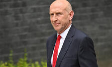 Britaniyanın müdafiə naziri Putinə müraciət edib