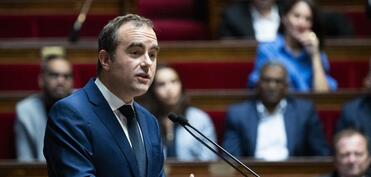 Fransa parlamenti kabinetə etimadsızlıq təklifini rədd edib