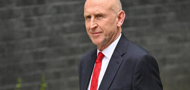 Britaniyanın müdafiə naziri Putinə müraciət edib
