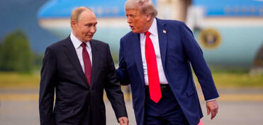 Tramp və Putin telefon danışığı aparır