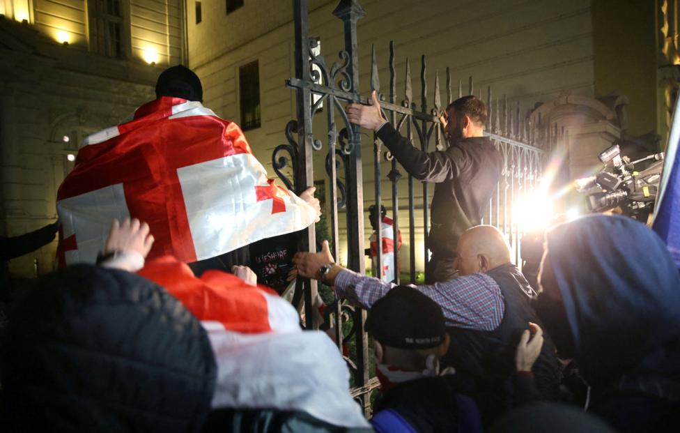 Gürcüstanda prezident sarayına basqın etmək cəhdinə görə daha 16 nəfər saxlanılıb