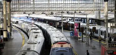 Londonda sərnişin qatarında iki partlayış baş verib