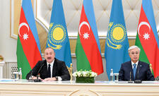Prezident İlham Əliyev Tokayevi Azərbaycana səfərə dəvət edib
