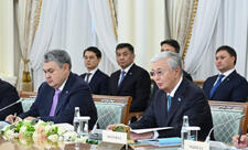 Tokayev Prezident İlham Əliyevin ikitərəfli münasibətlərin inkişafına töhfəsini qeyd edib