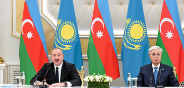 Prezident İlham Əliyev Tokayevi Azərbaycana səfərə dəvət edib