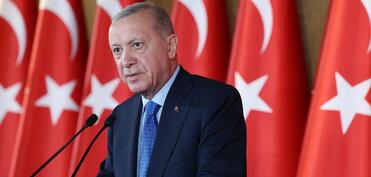 Ərdoğan CHP-nin parlament fraksiyası sədrinin müavininə təzminat iddiası qaldırıb