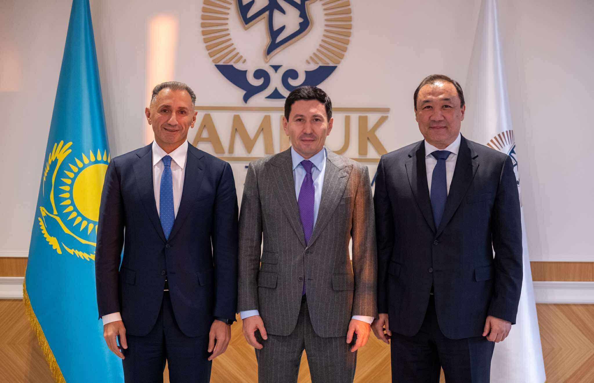 Nazir Qazaxıstanın “Samruk-Kazyna” Milli Rifah Fondu və İnvestisiya Holdinqində görüş keçirib