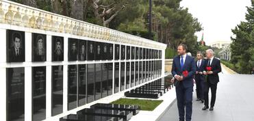 Estoniyanın xarici işlər naziri Zəfər parkını ziyarət edib
