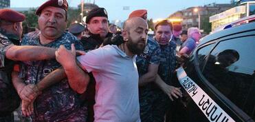 Gümürüdə həbslər: Paşinyan hakimiyyətini möhkəmləndirir