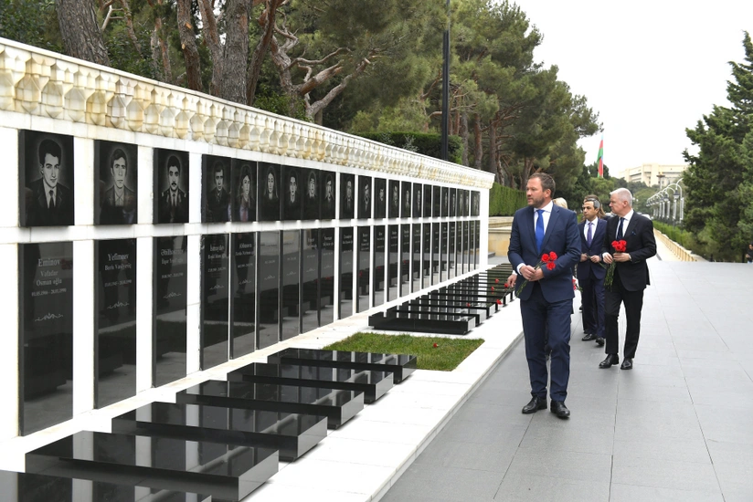 Estoniyanın xarici işlər naziri Zəfər parkını ziyarət edib