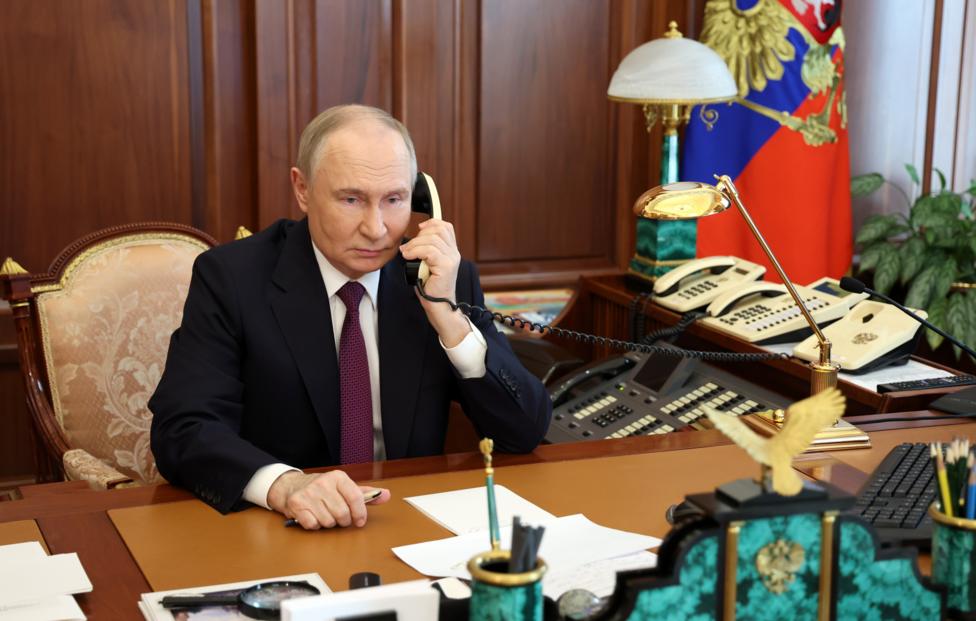 Putin beynəlxalq telefon danışığı aparır